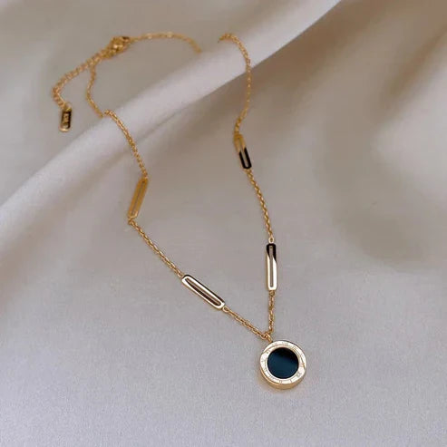 Roman Black Pendant Gold Necklace -> Roman Black Pendant Necklace in Gold