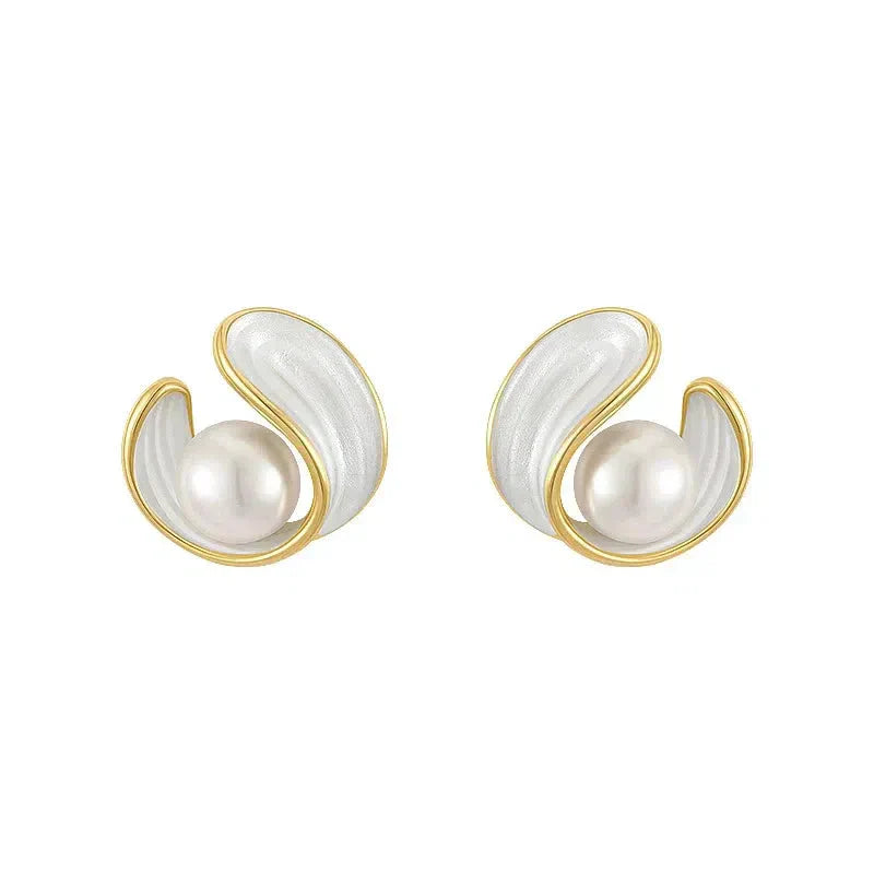 Luxurious earrings featuring white opal and pearl set in gold