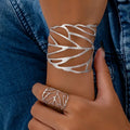 Vintage leaf-patterned cuff bracelet