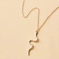 Minimalist necklace featuring a serpentine pattern.