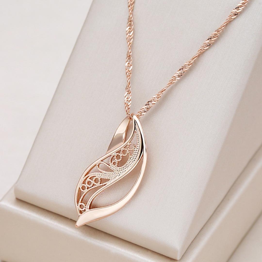 Elegant Harmony Necklace in Gold