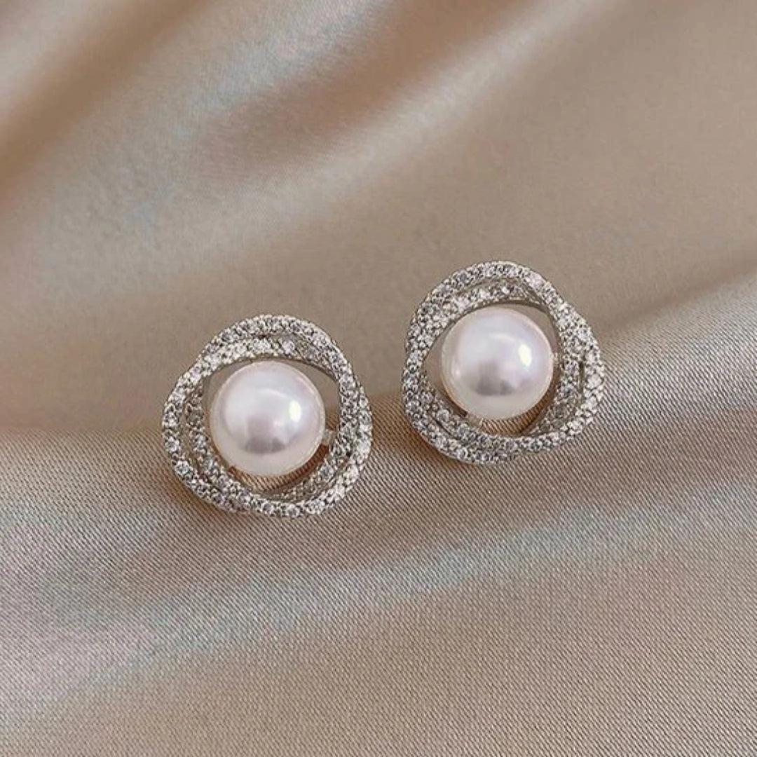 Shimmering spiral earrings with elegant pearls