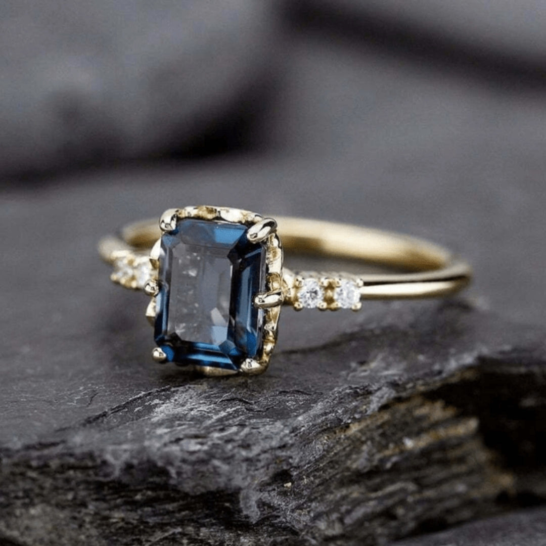 Vintage Blue Crystal Gold Band Ring