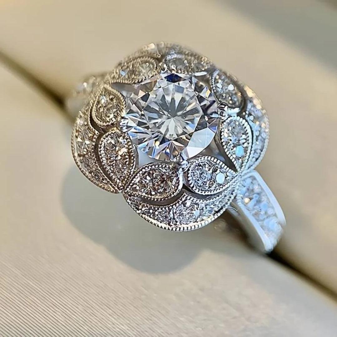 Vintage Shimmering Ring in Silver