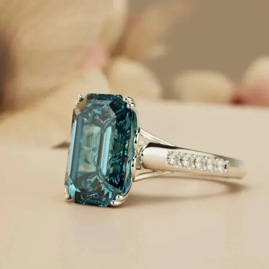 Vintage ring with azure crystal