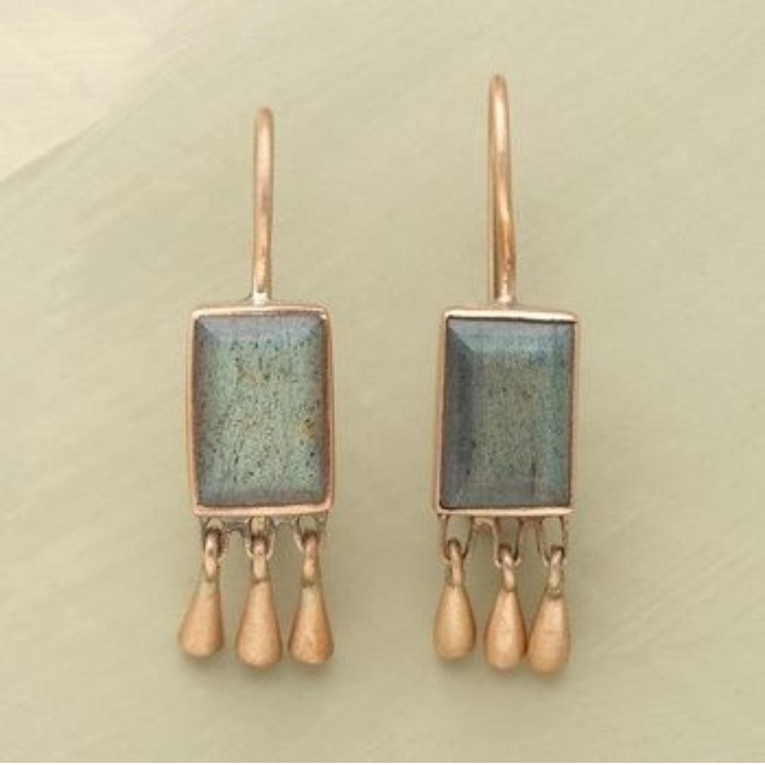 Vintage earrings with gold and stone