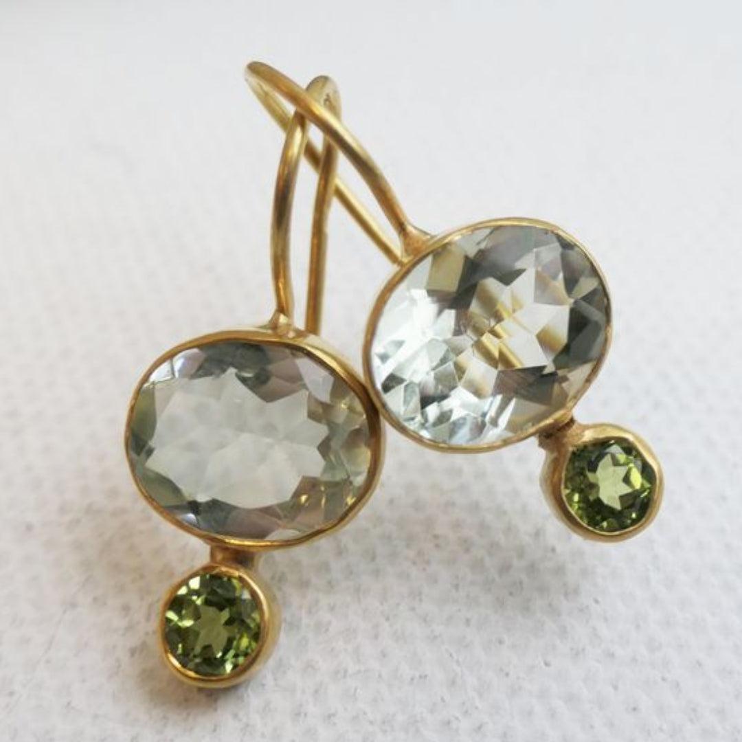Vintage earrings with green crystal and gilded accents
