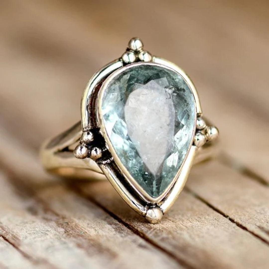Vintage-style ring featuring a blue crystal inlay