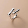 Simple geometric ring with smooth twists