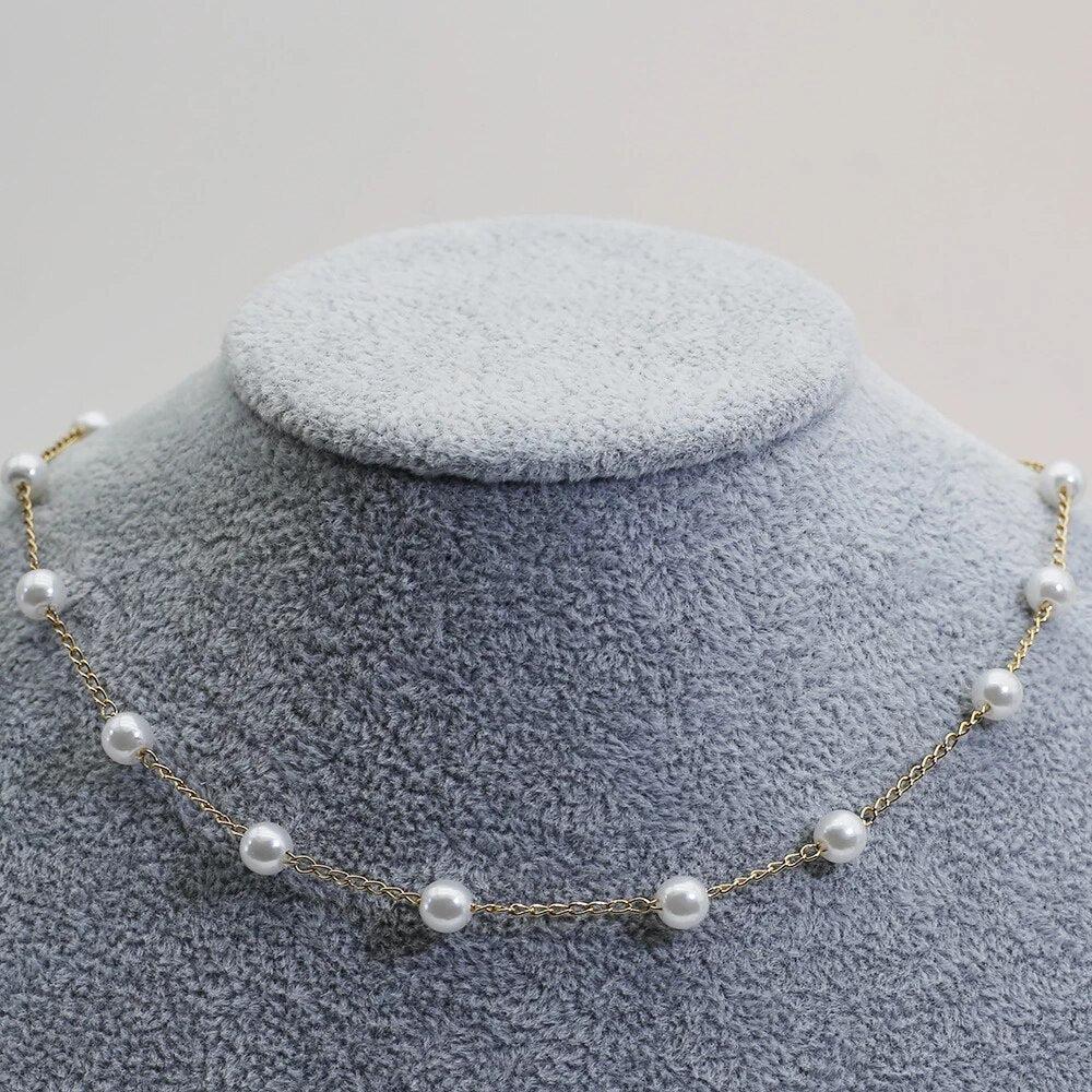 Gold pearl necklace