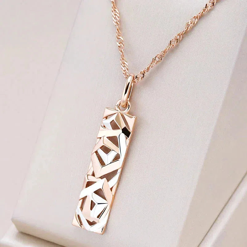 Elegant necklace in gold and silver