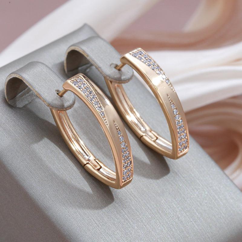 Exquisite Earrings Crafted from Gold and Diamond