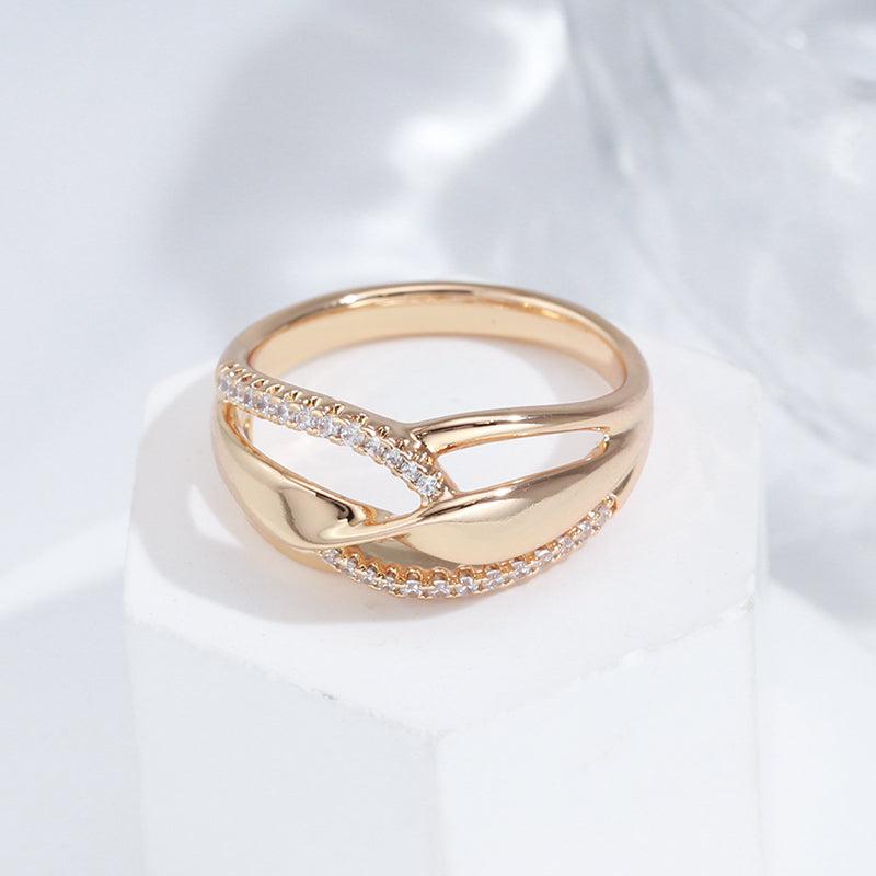 Elegant gold ring with zirconias