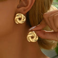 Elegant and chic spiral earrings in gold