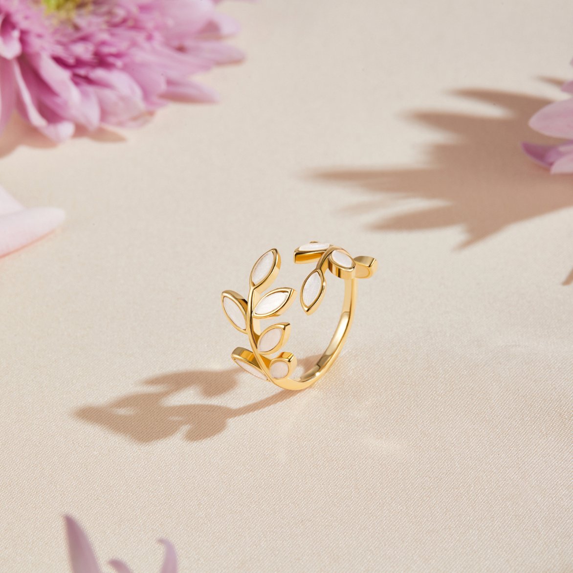 Golden Leaf Pattern Ring