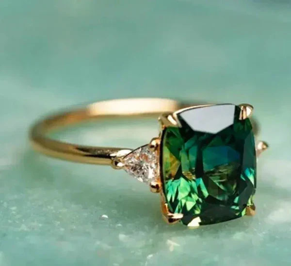 1+1 Offer: Fiora Emmeranthe Bracelet + Green Zirconia Ring in Gold