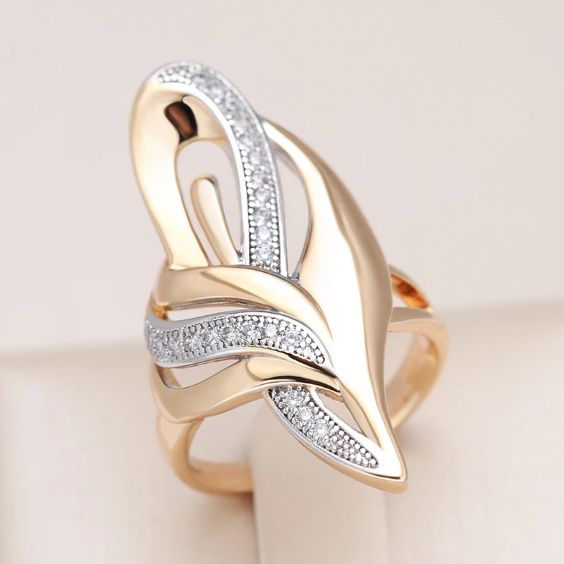 Elegant gold ring with spires