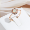 Elegant ring with a green crystal in the chime