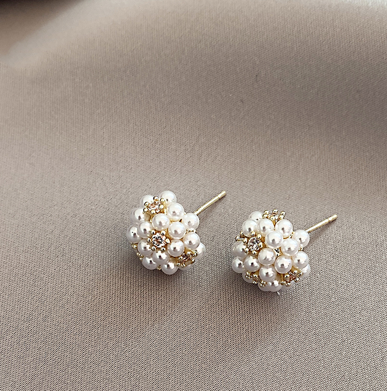 Small Elegant Pearl Stud Earrings