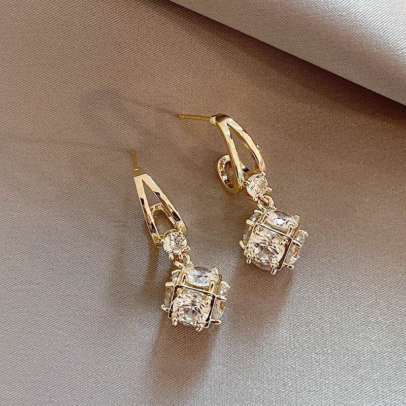 Elegant Gold Earrings with Cubic Zirconia