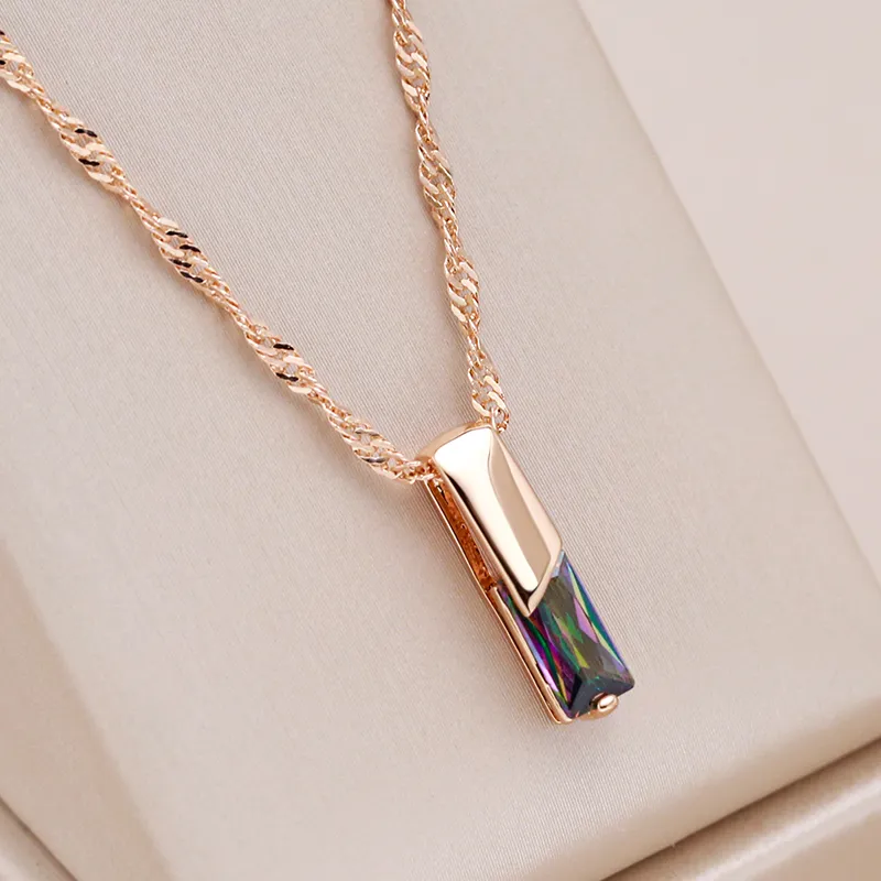 Elegant necklace with multicolored gemstones