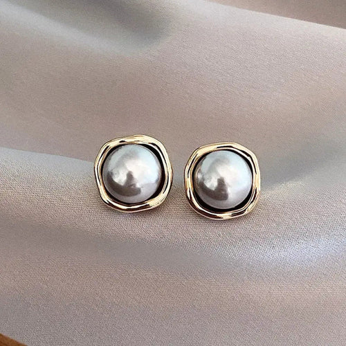 1+1 Offer: Elegant White Opal Golden Bracelet + Stylish Black Pearl Earrings