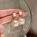Elegant luminous square pearl earrings