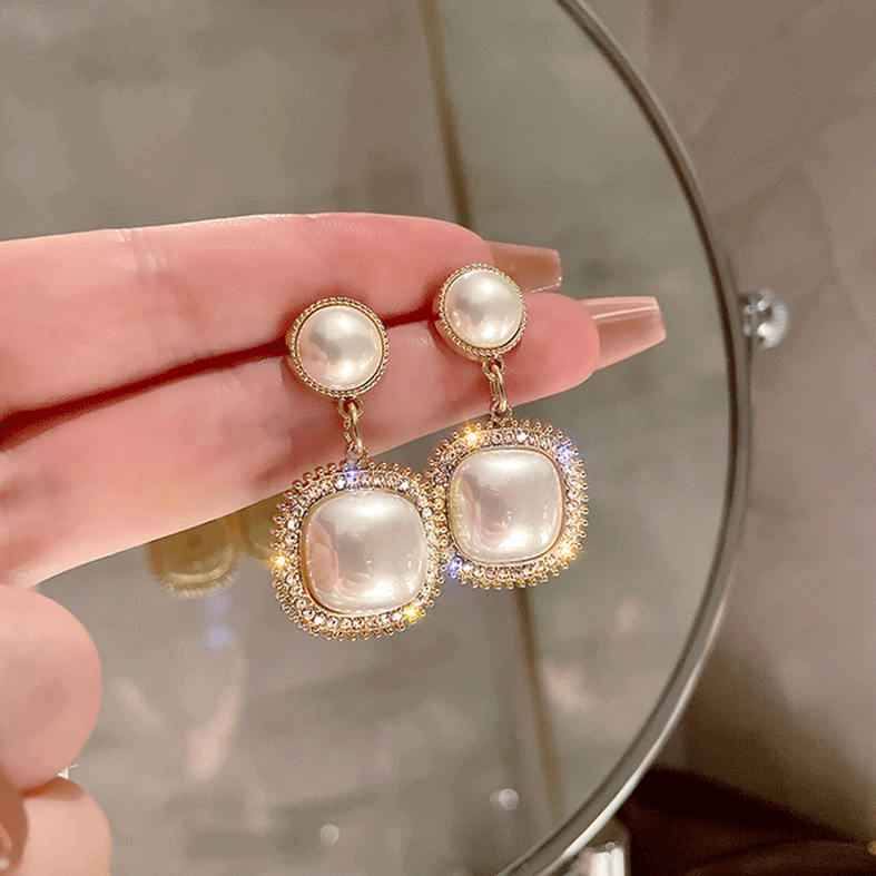 Elegant luminous square pearl earrings