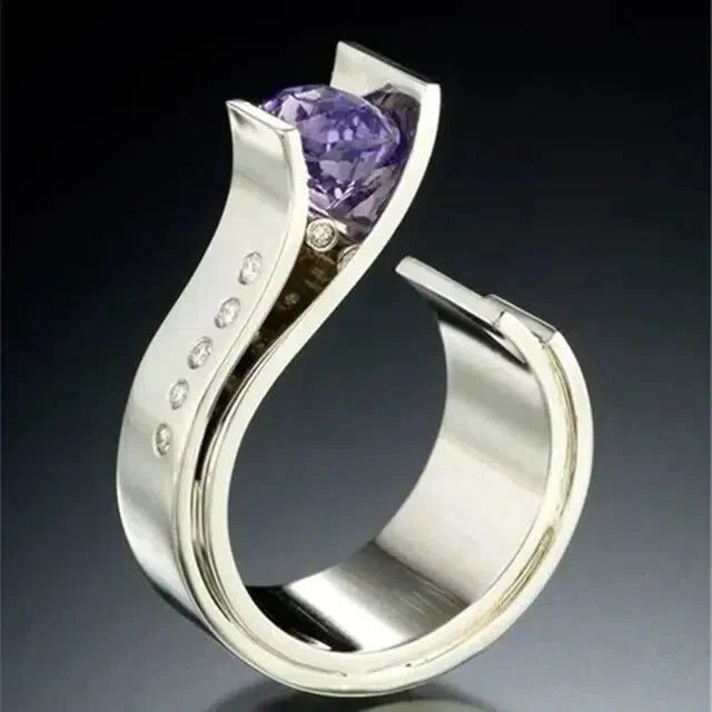 Vintage ring with amethyst crystal in silver