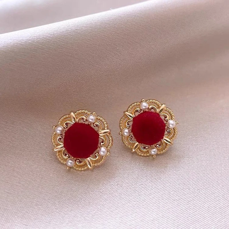 Elegant round earrings crafted from rose gold.