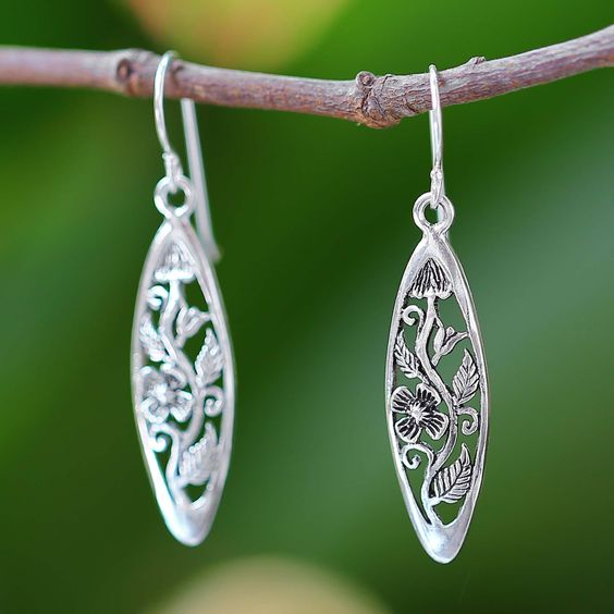 Vintage dangling hollow earrings