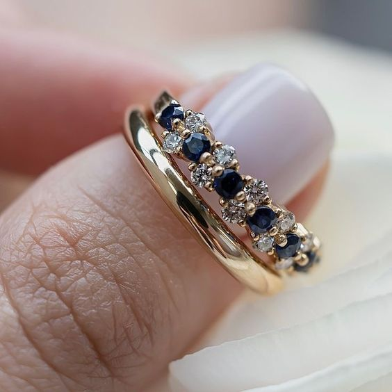 Vintage Elegant Gold Ring with Blue Zircon