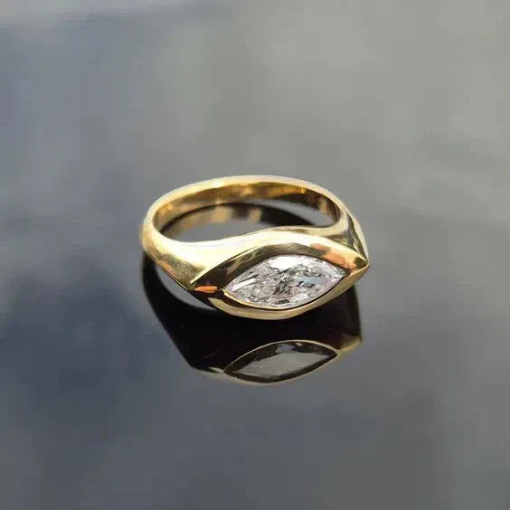 Vintage Gold Ring with Zirconia Eye