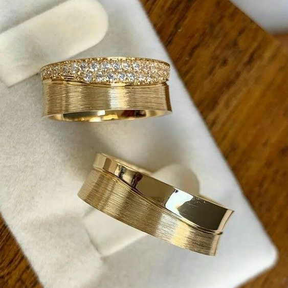 Vintage Gold Rings with Sparkle