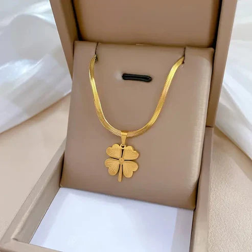 Clover Gold Pendant Necklace