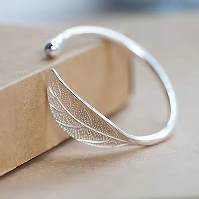 Silver leaf-shaped ring